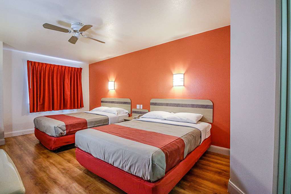 Motel 6 Nephi UT - photo 14