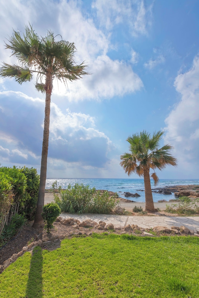 Resitour Apollo Beach Villas — 4-Star Luxury Hotel in Chlorakas, Cyprus