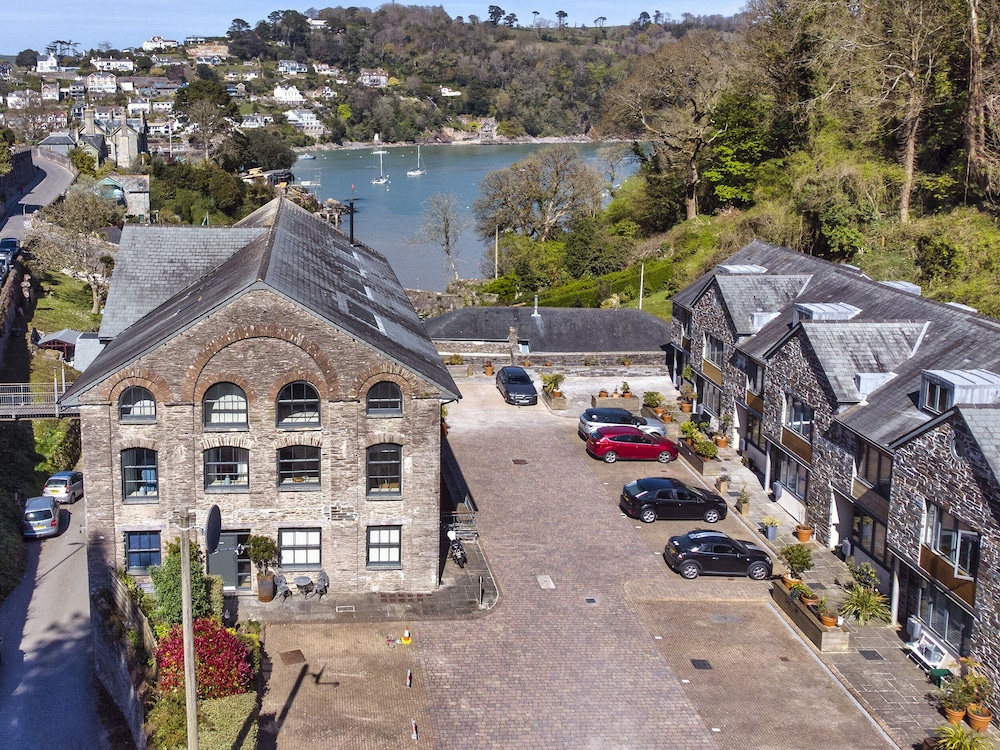 4 The Pottery — 4-Star Luxury Hotel in Dartmouth, United Kingdom