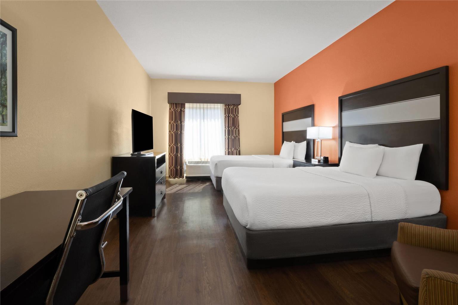 La Quinta Inn & Suites by Wyndham Florence - photo 67