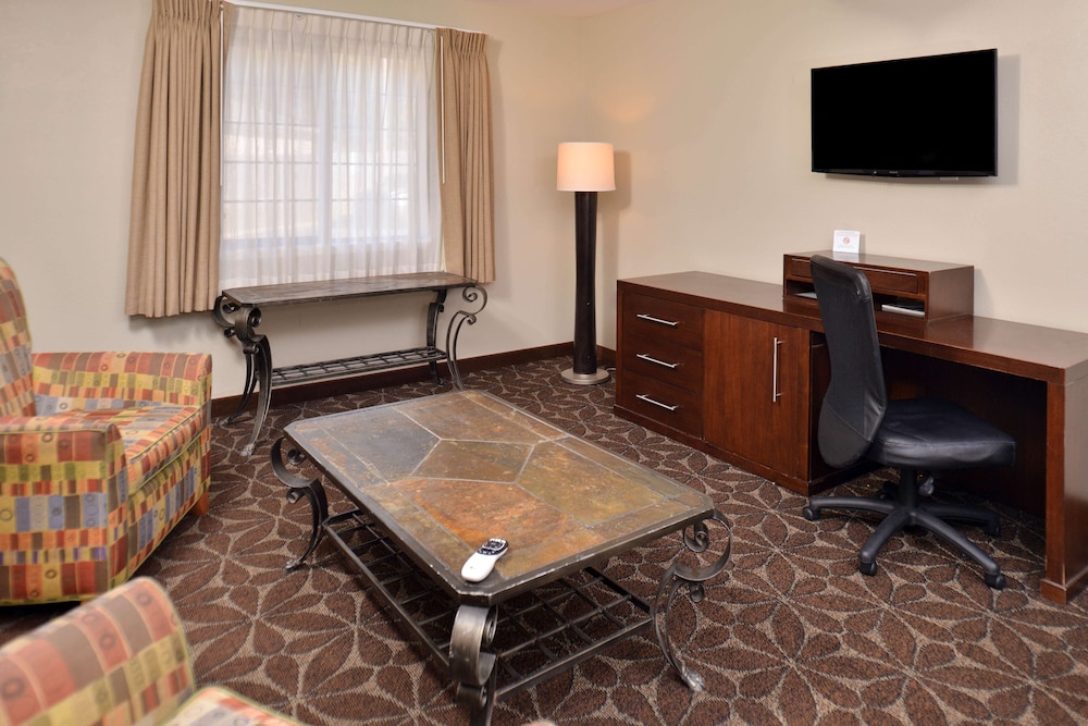 Americas Best Value Inn Memphis Airport - photo 13