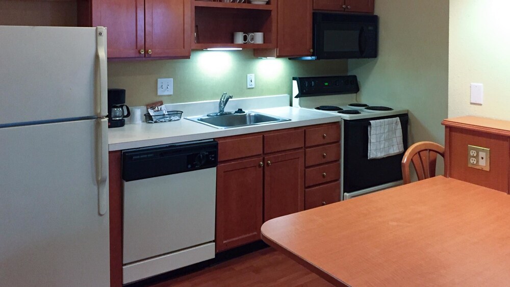 Hawthorn Suites by Wyndham Airport Columbus East - photo 17