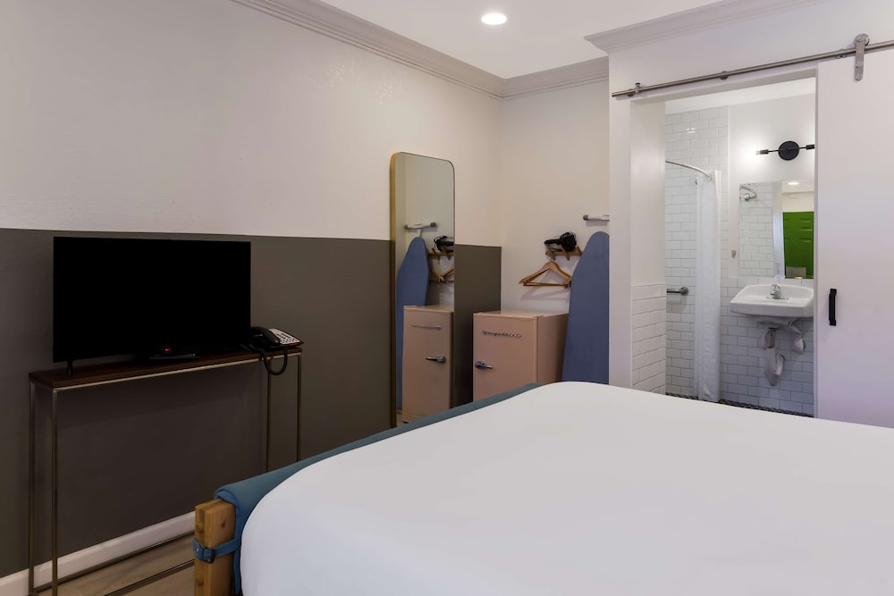 Signature Inn Oakland - photo 26