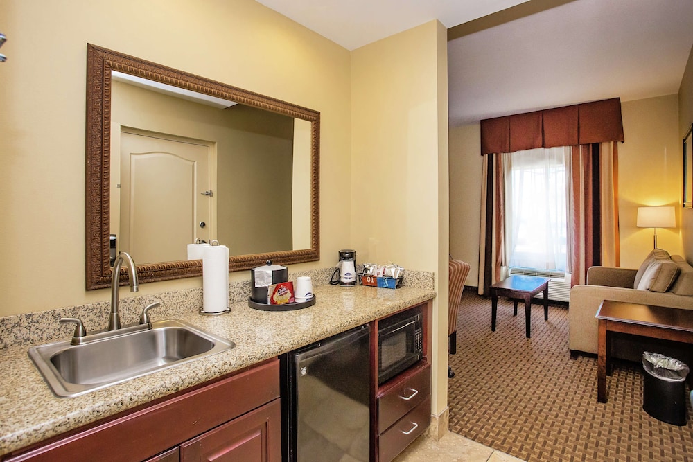 Hampton Inn & Suites Sevierville @ Stadium Drive - photo 17