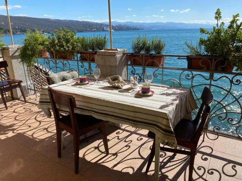 Studio S Balkonom 10 Metara Od Mora — 4-Star Luxury Hotel in Opatija, Croatia
