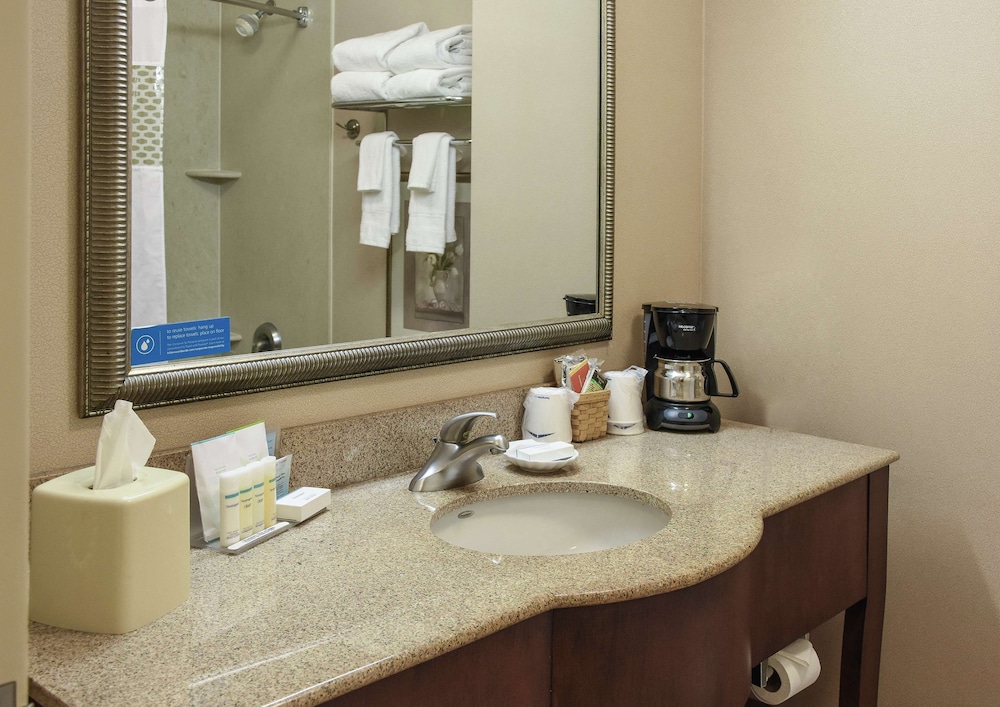 Hampton Inn & Suites Youngstown Canfield - photo 57