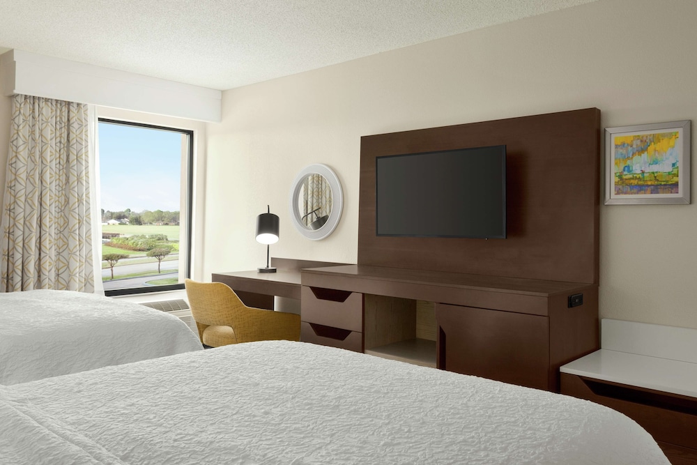 Hampton Inn Houston Hobby Airport - photo 17