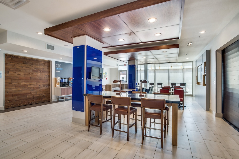 Holiday Inn Express & Suites Denton South by IHG - photo 37