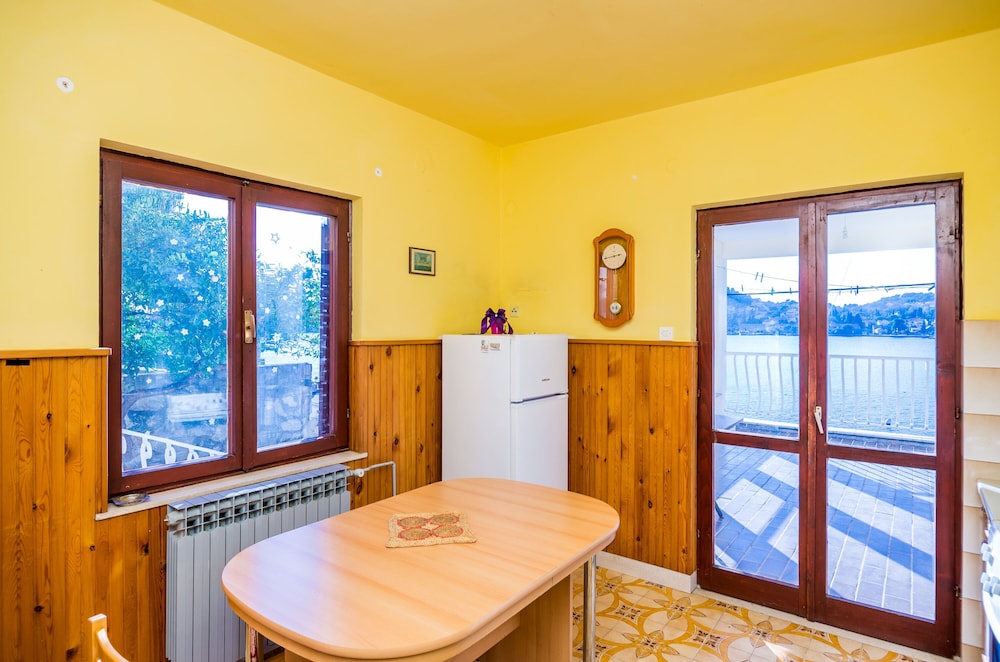 Cozy Apartment In Zaton Mali With Wifi