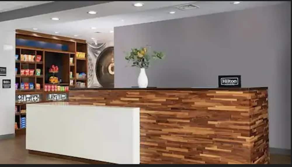 Hampton Inn & Suites St. Charles Old Town Area - photo 19