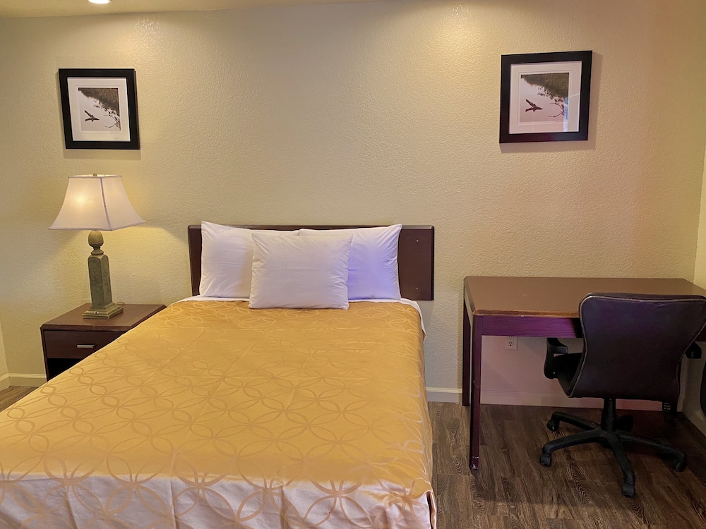 Whistling Pines Daily & Extended Stay Elizabeth City - photo 14
