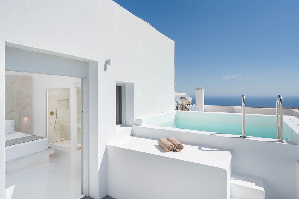 Cycladic Suites & Spa - carbon neutral hotel in Fira