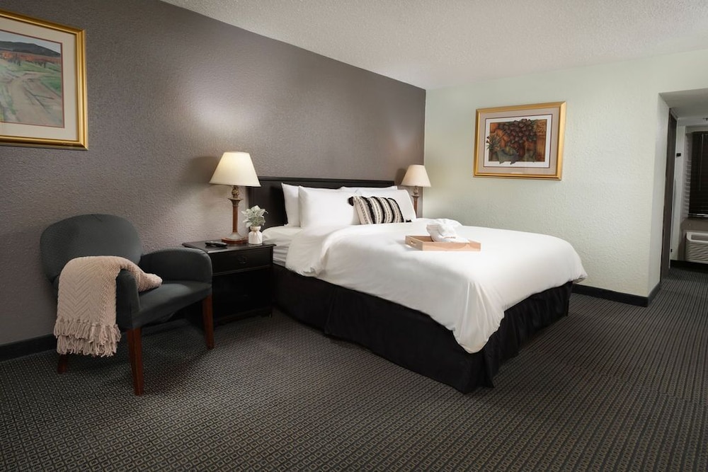 The Westerner Extended Stay - photo 12