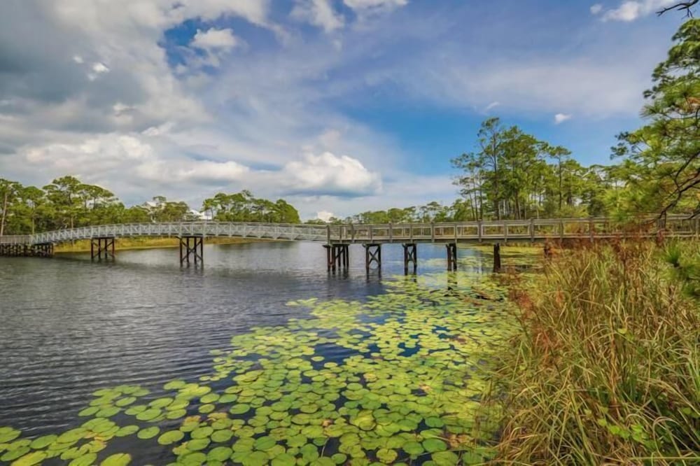 Summer Dreams 4 Bedroom Holiday Home by Five Star Properties — 4-Star Luxury Hotel in Seaside, United States