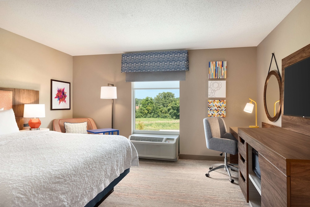 Hampton Inn St. Louis Columbia - photo 11