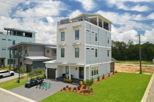 Above It All - carbon neutral hotel in Unknown City