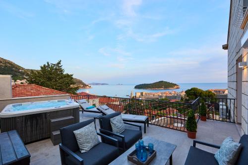 New & Stunning Views in Luxury 5 Divona Apartment