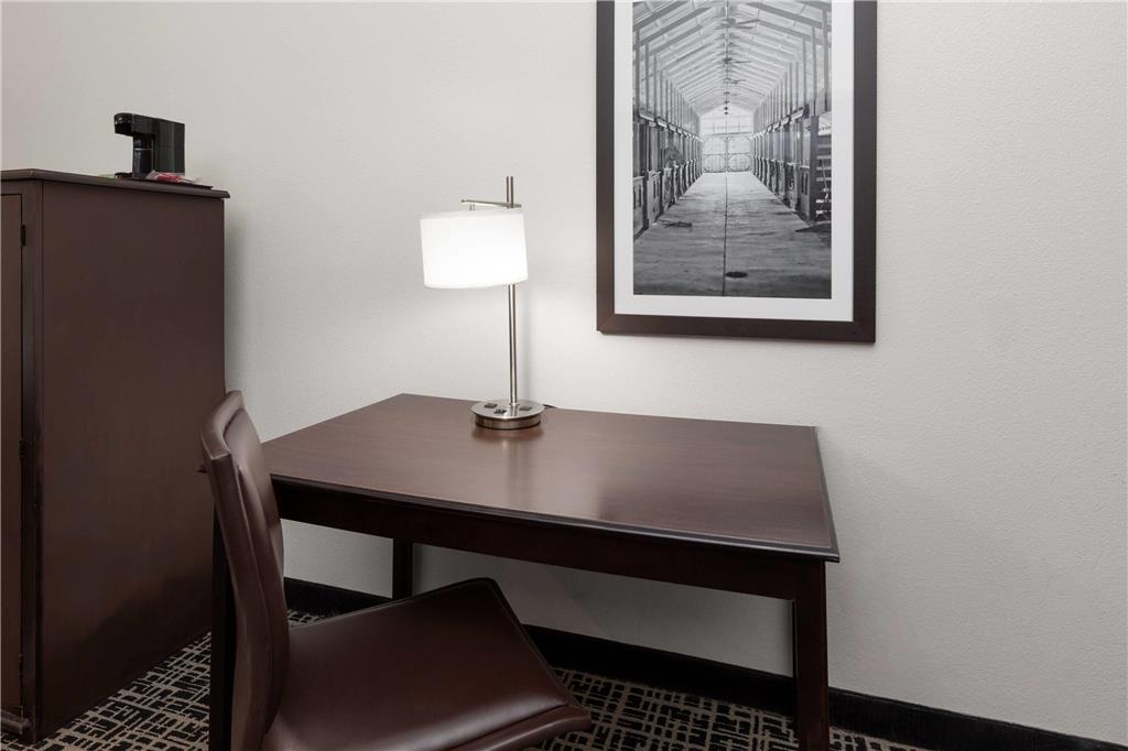 La Quinta Inn & Suites by Wyndham Brownwood - photo 18