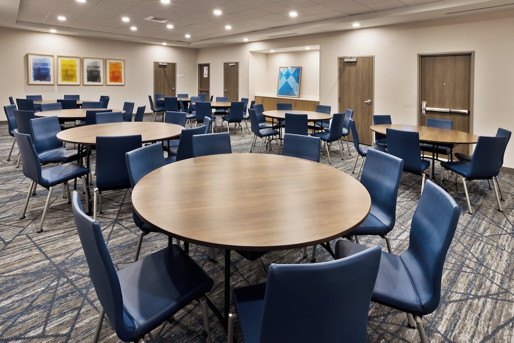 Holiday Inn Express Columbus Northeast - photo 42