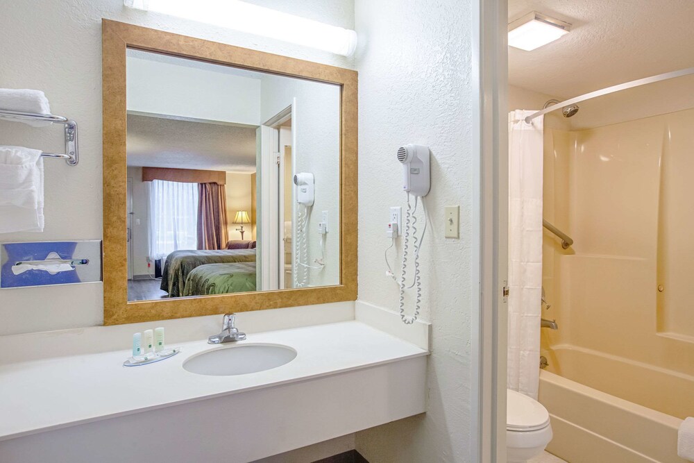 Quality Inn & Suites Live Oak I 10 Exit 283 - photo 26