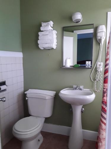 Eddy's Motel - photo 9