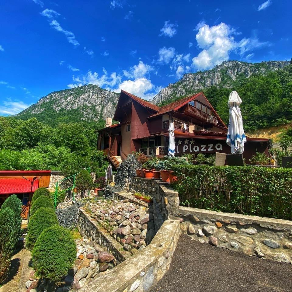 Pensiunea El Plazza — 4-Star Luxury Hotel in Baile Herculane, Romania