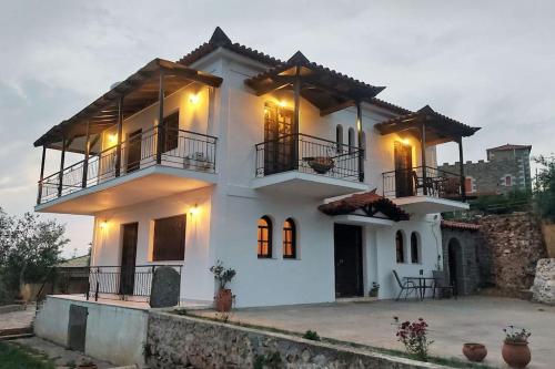 Tranquil Haven: Rastoni Villa — 4-Star Luxury Hotel in Oichalia, Greece