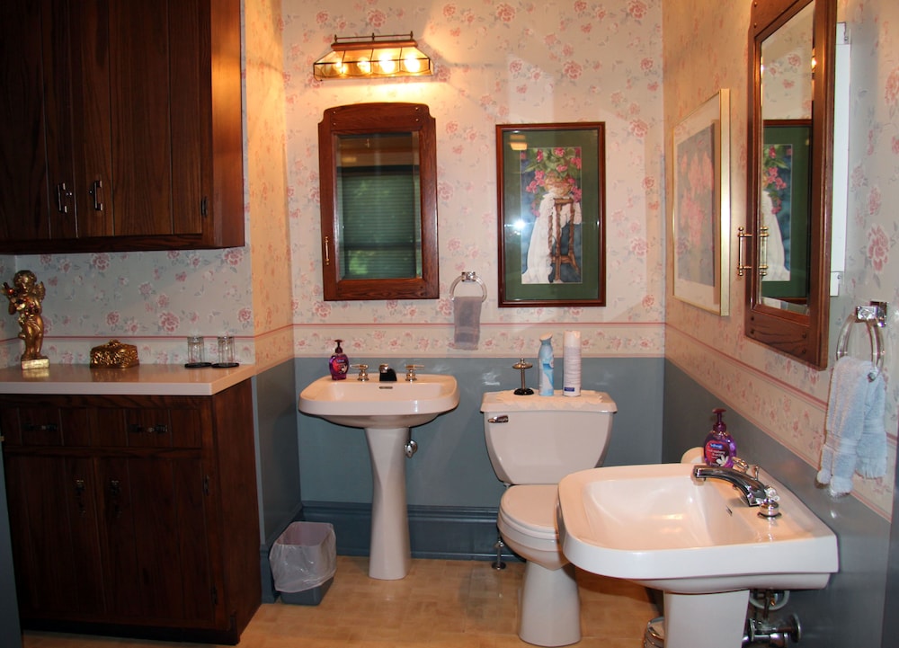 J. Paule's Fenn Inn - photo 24