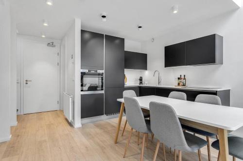 Luxury Nest 2B 1B Heart of downtown Free parking