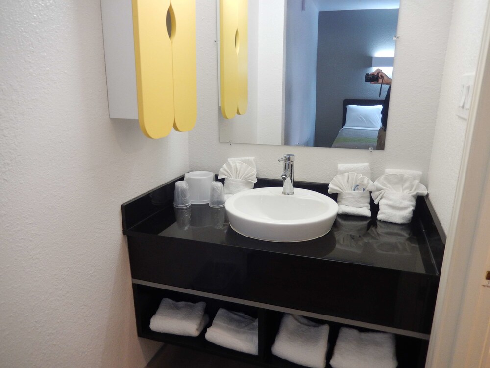 Studio 6 Houston TX Intercontinental Airport South - photo 8