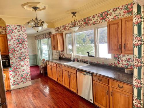 The Boulders Motel & Cottages - photo 2