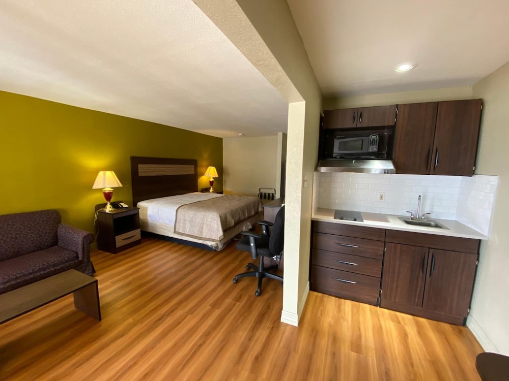 Stratford House Inn and Suites - photo 9