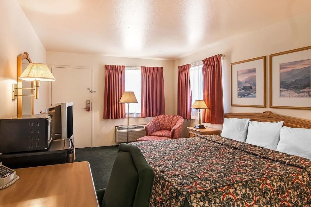 Ashland Valley Inn - photo 4