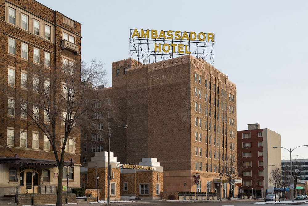 Ambassador Hotel Milwaukee Trademark Collection by Wyndham - featured photo