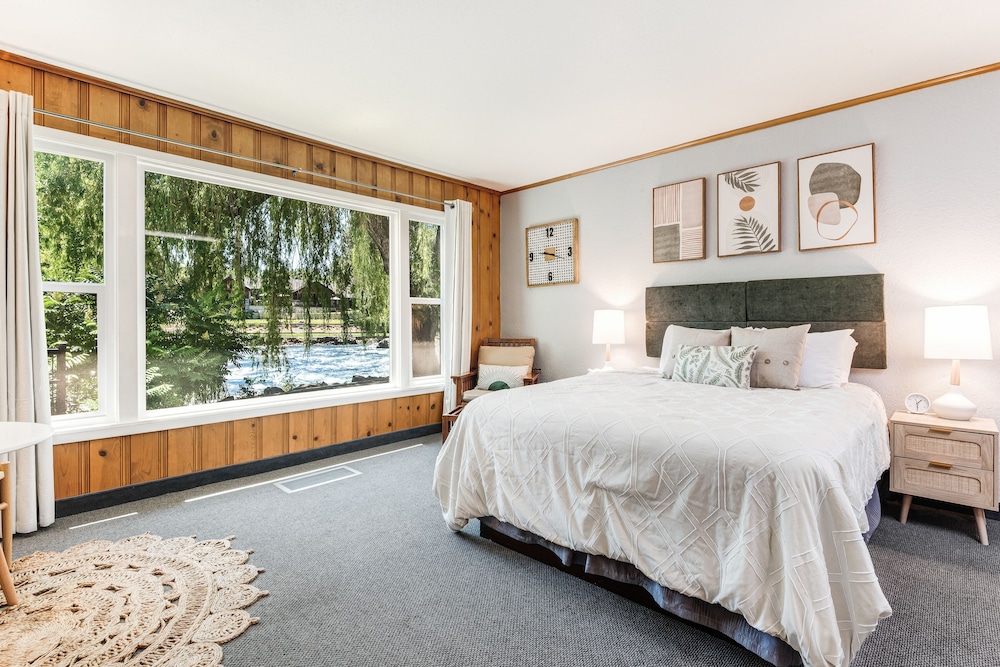 Bend Riverside Inn & Suites - photo 113
