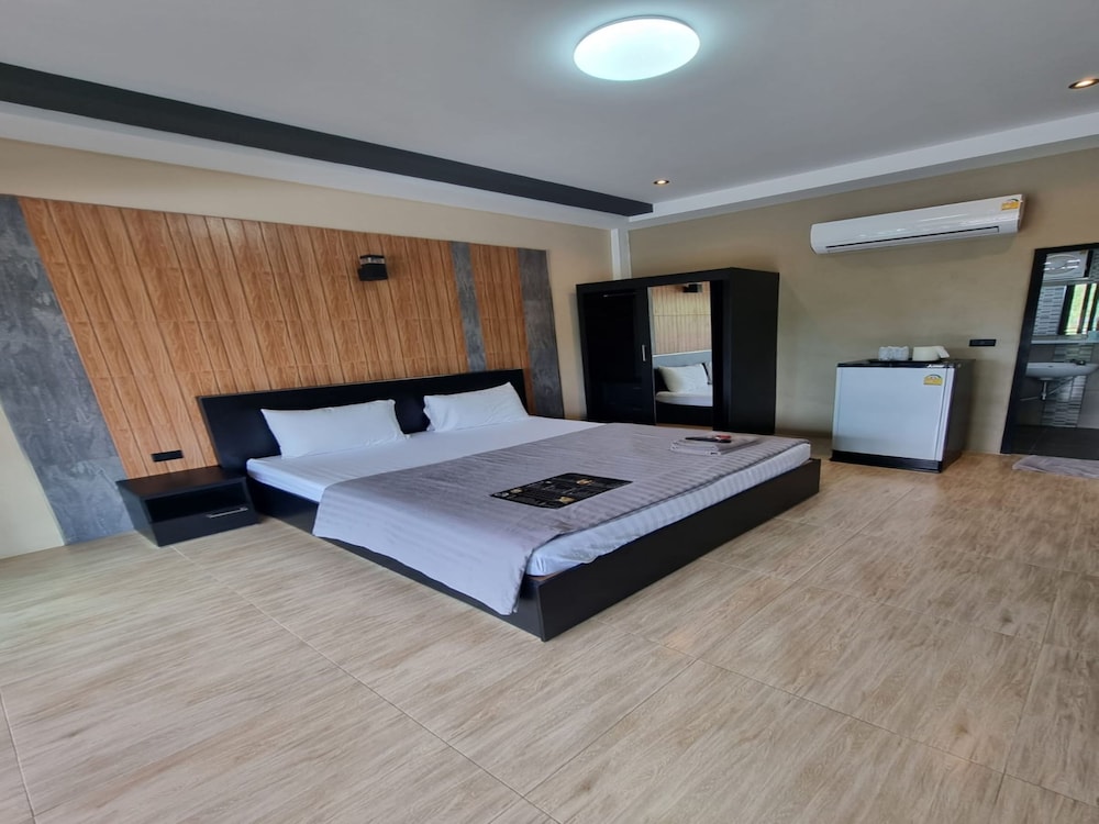 Ratchapruek DC Resort Angthong — hotel in Ang Thong