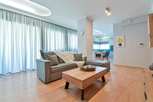 Elegant Sea View Stay Piraeus Port — 4-Star Luxury Hotel in Piraeus, Greece