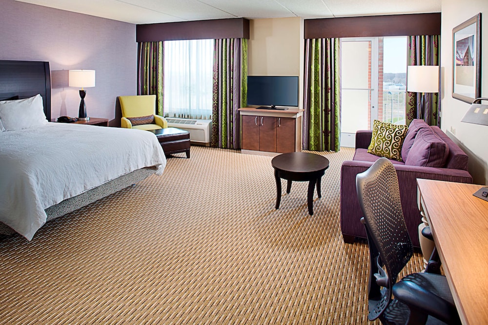 Hilton Garden Inn Hartford North Bradley International Airport - photo 12