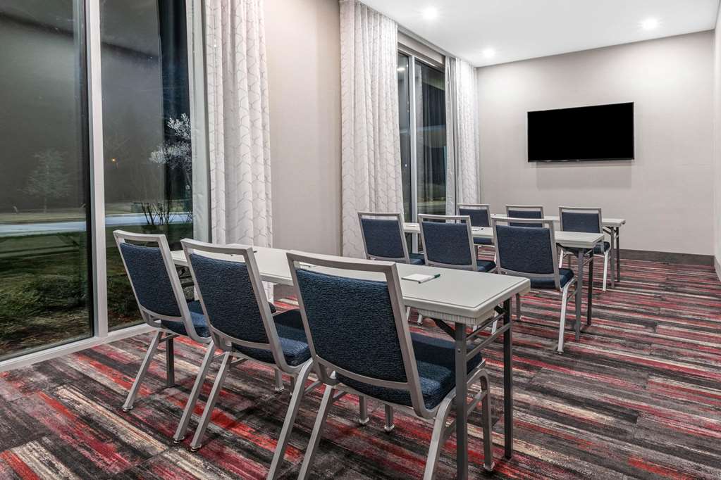 La Quinta Inn & Suites by Wyndham Lewisville - photo 43