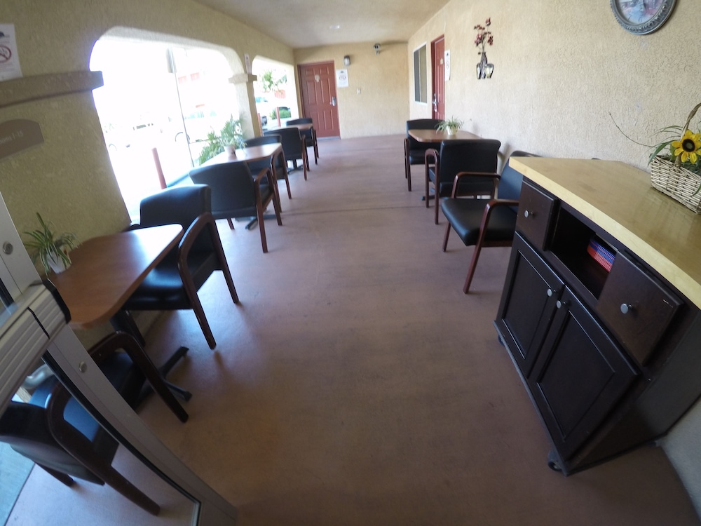 Loma Linda Inn - photo 33