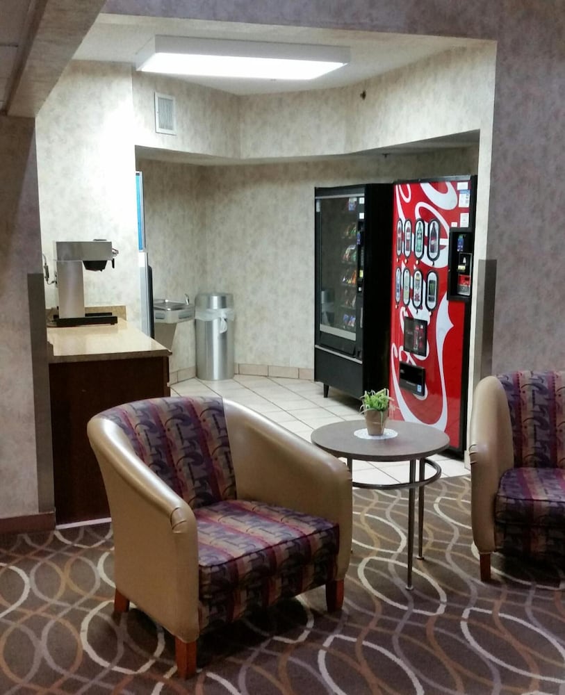 Plano Inn & Suites - photo 29