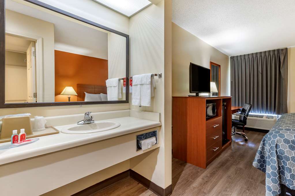 Econo Lodge Saint Stephen - photo 25