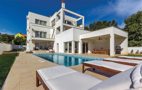 Beautiful Home In Liznjan With Kitchen — 5-Star Luxury Hotel in Liznjan, Croatia