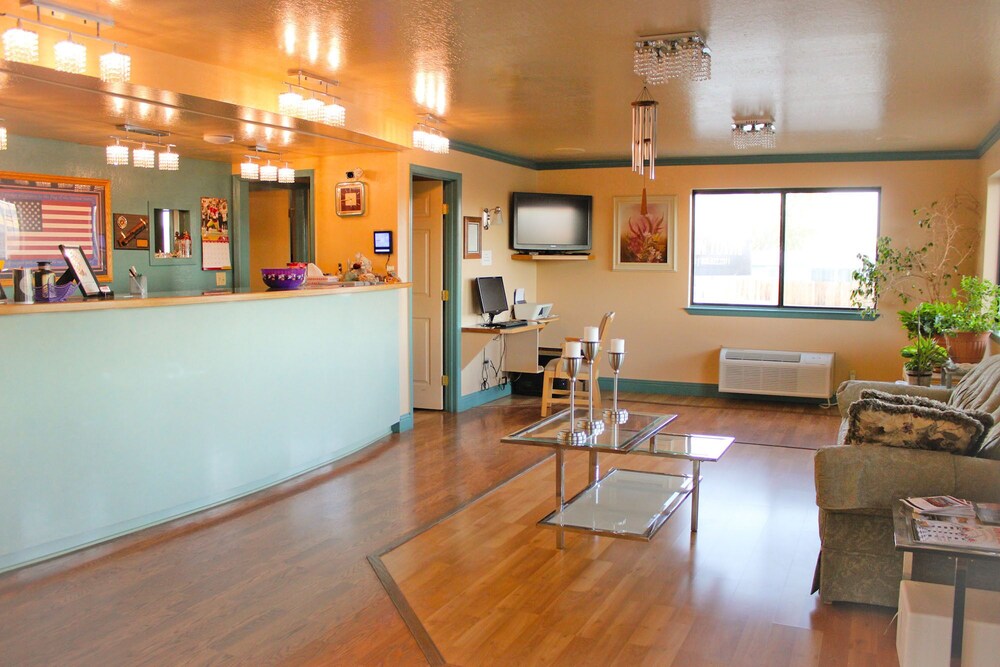 America's Best Inn & Suites Hawthorne - photo 3