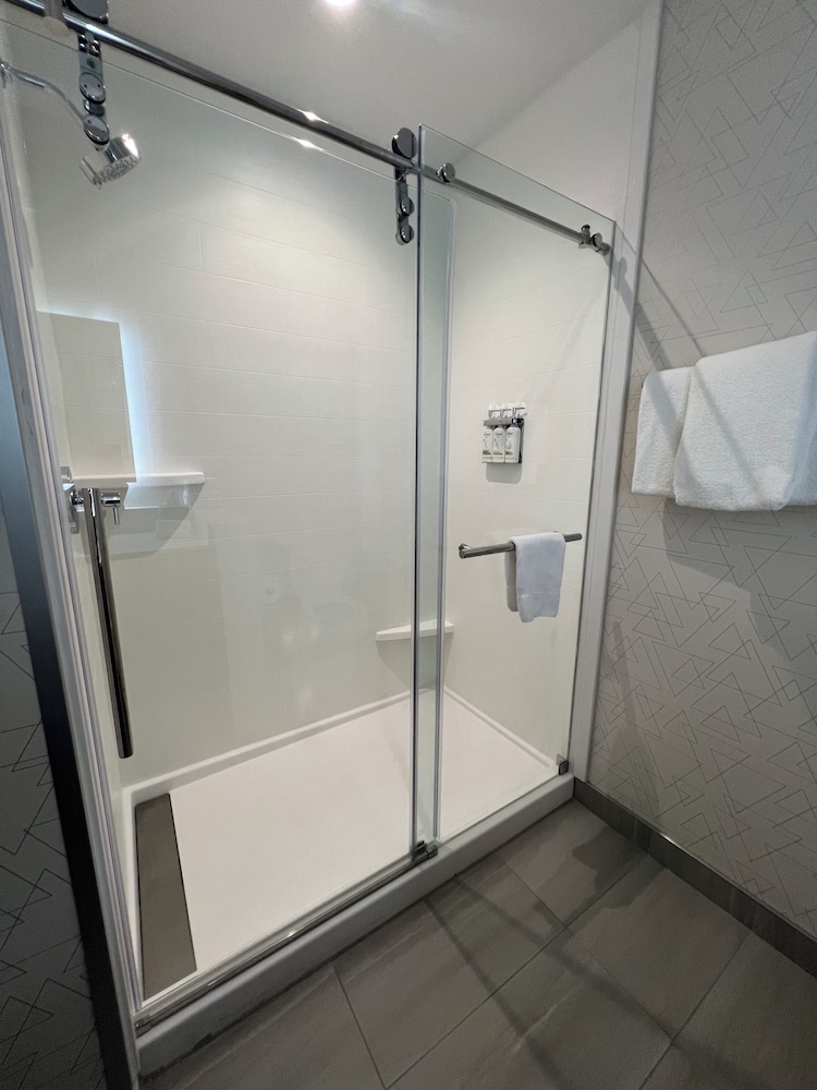 Holiday Inn Express & Suites Chicago Schaumburg an IHG Hotel - photo 34