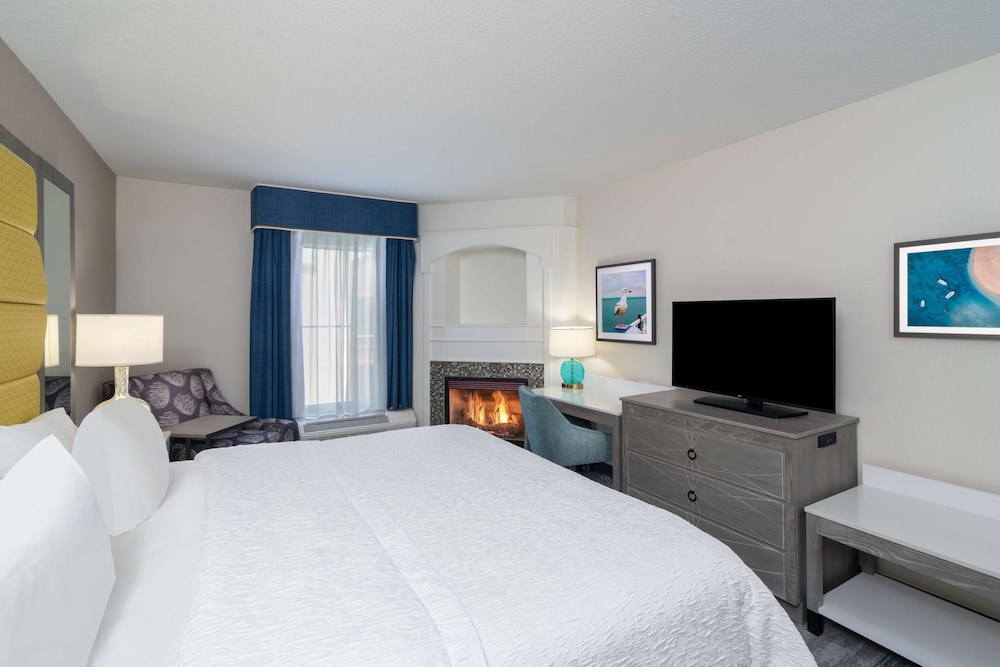 Hampton Inn and Suites Amelia Island Historic Harbor Front - photo 15