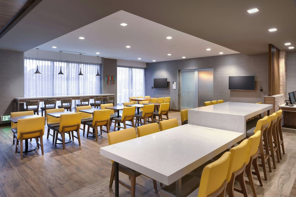 TownePlace Suites by Marriott Los Angeles LAX Hawthorne - photo 33