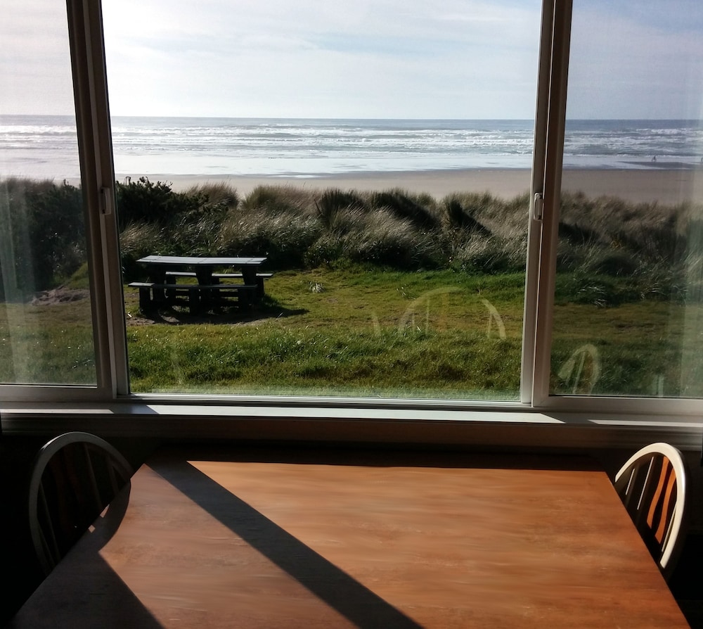 Silver Sands Motel - photo 19