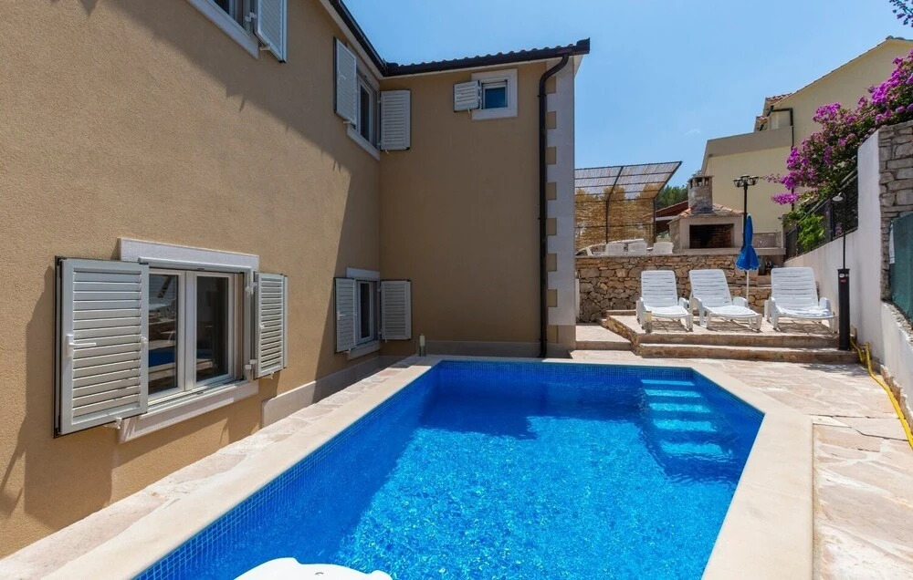 Apartment Dalis open swimming pool: A2 prizemlje Cove Osibova Island Brac Milna Split Dalmatia Croatia — 4-Star Luxury Hotel in Milna, Croatia
