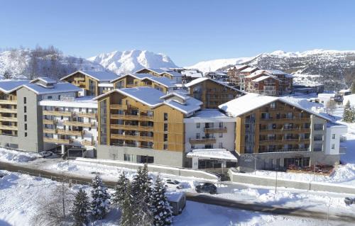 Travelski Home Premium Residence L'eclose — 5-Star Luxury Hotel in Huez, France
